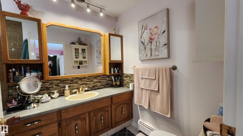 5307 Ravine Drive, Elk Point, AB - Indoor Photo Showing Bathroom