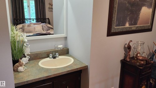 5307 Ravine Drive, Elk Point, AB - Indoor Photo Showing Bathroom