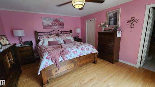 5307 Ravine Drive, Elk Point, AB - Indoor Photo Showing Bedroom