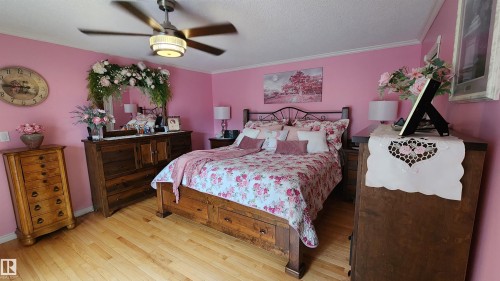 5307 Ravine Drive, Elk Point, AB - Indoor Photo Showing Bedroom