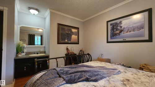5307 Ravine Drive, Elk Point, AB - Indoor Photo Showing Bedroom