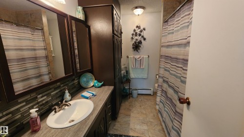 5307 Ravine Drive, Elk Point, AB - Indoor Photo Showing Bathroom