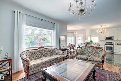 329 Heath Road, Edmonton, AB - Indoor Photo Showing Living Room
