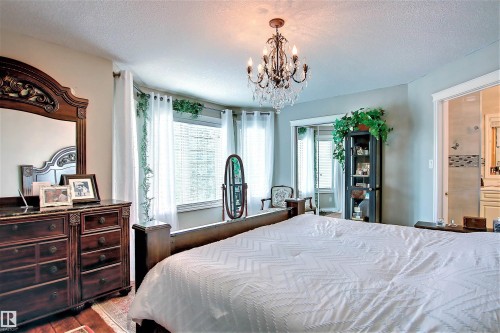 329 Heath Road, Edmonton, AB - Indoor Photo Showing Bedroom