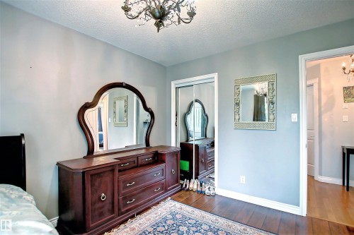 329 Heath Road, Edmonton, AB - Indoor