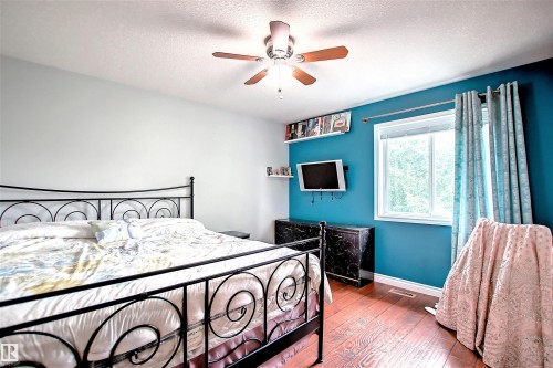 329 Heath Road, Edmonton, AB - Indoor Photo Showing Bedroom