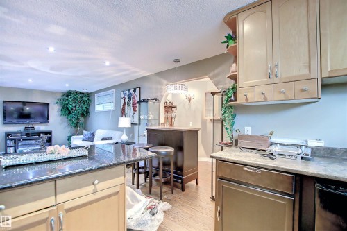 329 Heath Road, Edmonton, AB - Indoor