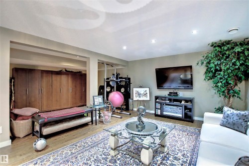 329 Heath Road, Edmonton, AB - Indoor Photo Showing Other Room