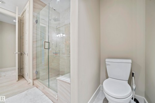8948 20 Avenue, Edmonton, AB - Indoor Photo Showing Bathroom