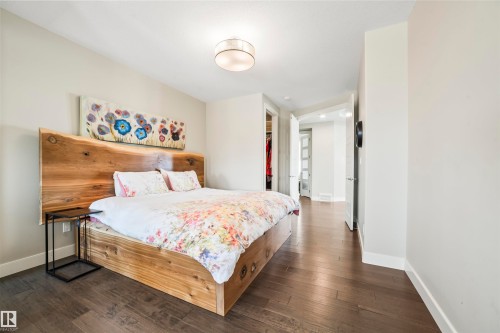 8948 20 Avenue, Edmonton, AB - Indoor Photo Showing Bedroom