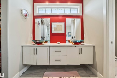 8948 20 Avenue, Edmonton, AB - Indoor Photo Showing Bathroom
