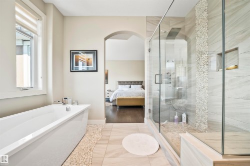 8948 20 Avenue, Edmonton, AB - Indoor Photo Showing Bathroom