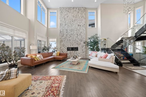 8948 20 Avenue, Edmonton, AB - Indoor Photo Showing Living Room