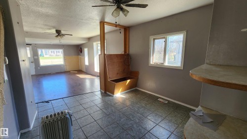5012 51 Street, Mannville, AB - Indoor Photo Showing Other Room