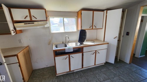 5012 51 Street, Mannville, AB - Indoor