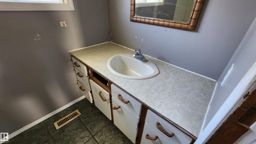 5012 51 Street, Mannville, AB - Indoor Photo Showing Other Room