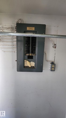 5012 51 Street, Mannville, AB - Indoor Photo Showing Garage