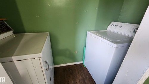 5012 51 Street, Mannville, AB - Indoor Photo Showing Laundry Room