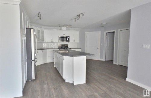202 4110 43 Avenue, Bonnyville Town, AB - Indoor Photo Showing Kitchen With Double Sink With Upgraded Kitchen
