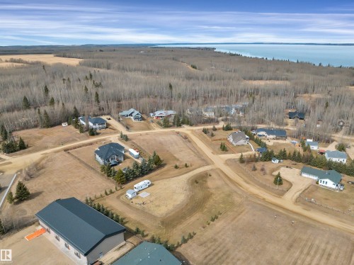 28 Village Creek Es, Rural Wetaskiwin County, AB 