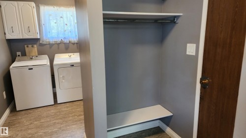 5413 50 Street, Elk Point, AB - Indoor Photo Showing Laundry Room