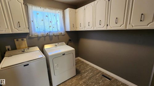 5413 50 Street, Elk Point, AB - Indoor Photo Showing Laundry Room
