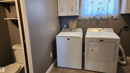 5413 50 Street, Elk Point, AB - Indoor Photo Showing Laundry Room