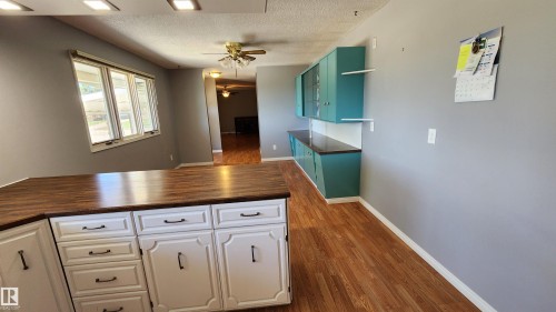 5413 50 Street, Elk Point, AB - Indoor