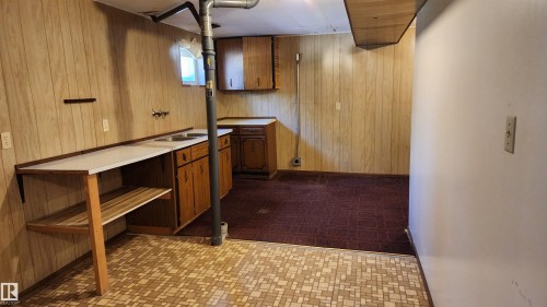 5413 50 Street, Elk Point, AB - Indoor