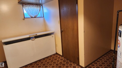 5413 50 Street, Elk Point, AB - Indoor Photo Showing Other Room