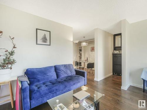 8337 156 Avenue, Edmonton, AB - Indoor Photo Showing Living Room