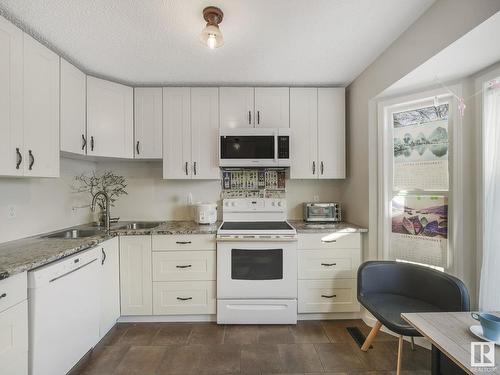 8337 156 Avenue, Edmonton, AB - Indoor Photo Showing Kitchen
