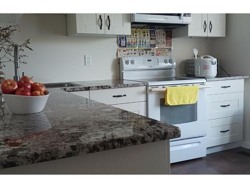 8337 156 Avenue, Edmonton, AB - Indoor Photo Showing Kitchen