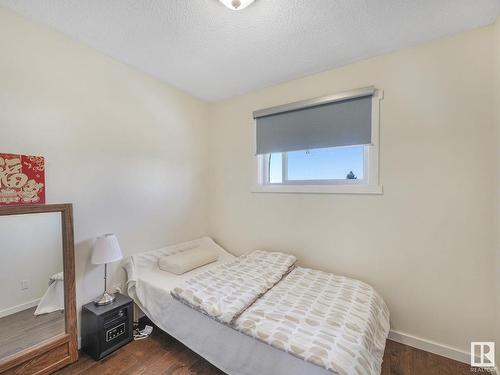 8337 156 Avenue, Edmonton, AB - Indoor Photo Showing Bedroom