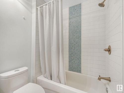 8337 156 Avenue, Edmonton, AB - Indoor Photo Showing Bathroom