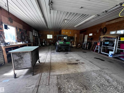 58031 Range Road 21, Rural Barrhead County, AB - Indoor