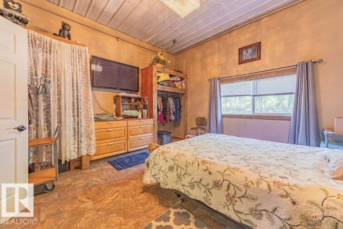 58031 Range Road 21, Rural Barrhead County, AB - Indoor Photo Showing Bedroom