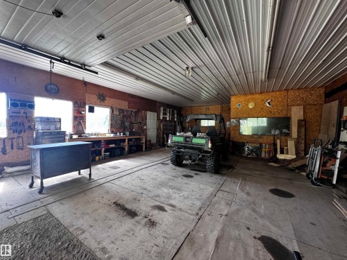 58031 Range Road 21, Rural Barrhead County, AB - Indoor Photo Showing Garage