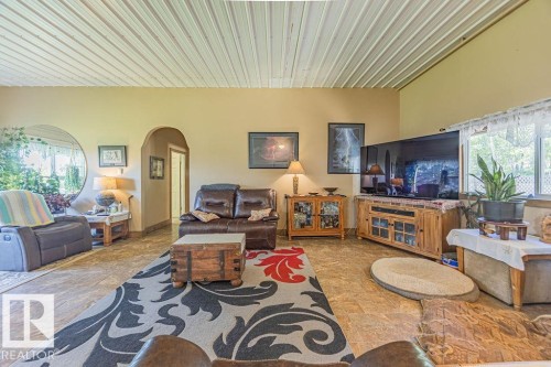 58031 Range Road 21, Rural Barrhead County, AB - Indoor Photo Showing Living Room