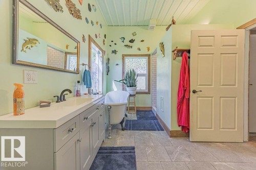 58031 Range Road 21, Rural Barrhead County, AB - Indoor Photo Showing Bathroom