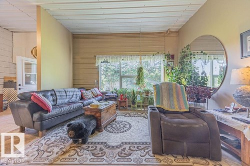 58031 Range Road 21, Rural Barrhead County, AB - Indoor Photo Showing Living Room