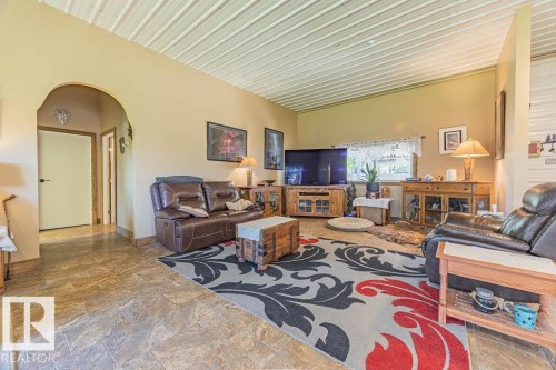 58031 Range Road 21, Rural Barrhead County, AB - Indoor Photo Showing Living Room
