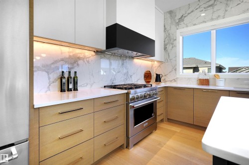 11 Jubilation Drive, St. Albert, AB - Indoor Photo Showing Kitchen With Upgraded Kitchen