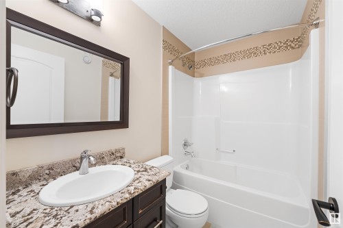 9654 83 Avenue, Edmonton, AB - Indoor Photo Showing Bathroom