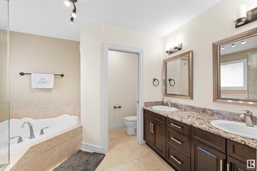 9654 83 Avenue, Edmonton, AB - Indoor Photo Showing Bathroom