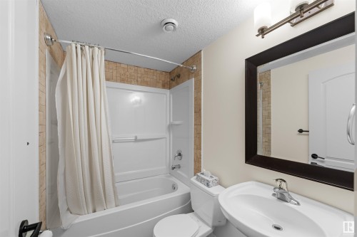 9654 83 Avenue, Edmonton, AB - Indoor Photo Showing Bathroom