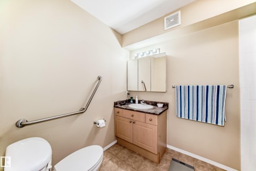 321 8802 Southfort, Fort Saskatchewan, AB - Indoor Photo Showing Bathroom