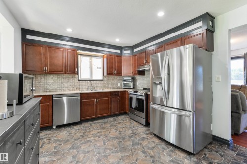 6130 Highway 16, Rural Parkland County, AB - Indoor Photo Showing Kitchen