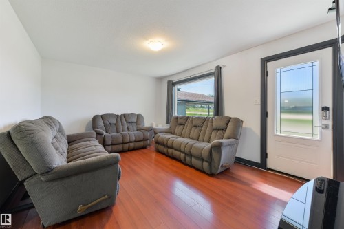 6130 Highway 16, Rural Parkland County, AB - Indoor Photo Showing Living Room