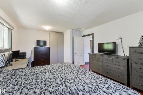 6130 Highway 16, Rural Parkland County, AB - Indoor Photo Showing Bedroom
